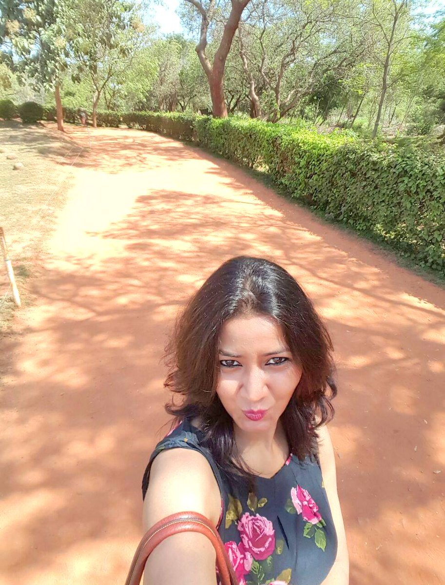 Riannaoliver's tweet photo. @LotusHerbals  #HappyPouting https://t.co/DPZ20I1tBs