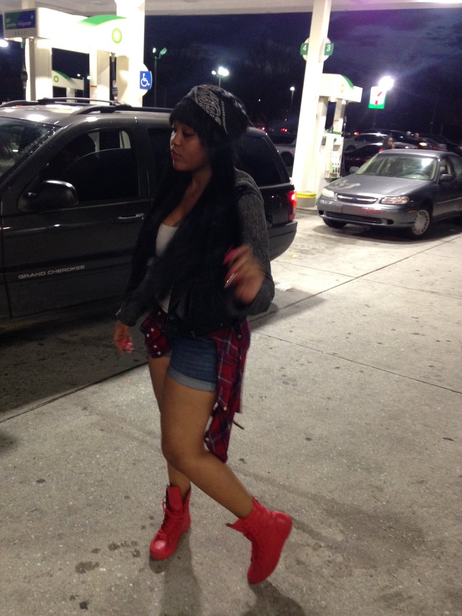 Tinae_Baby's tweet photo. Can't you see the night's still early And we gon' get wild and crazy https://t.co/GfHs8G7rHG