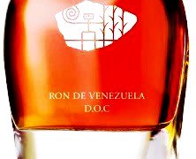 Albertosoria's tweet photo. El #ron venezolano y el doctor #Mandry.
https://t.co/9VR00LcZuT https://t.co/4OOiYIn6A2