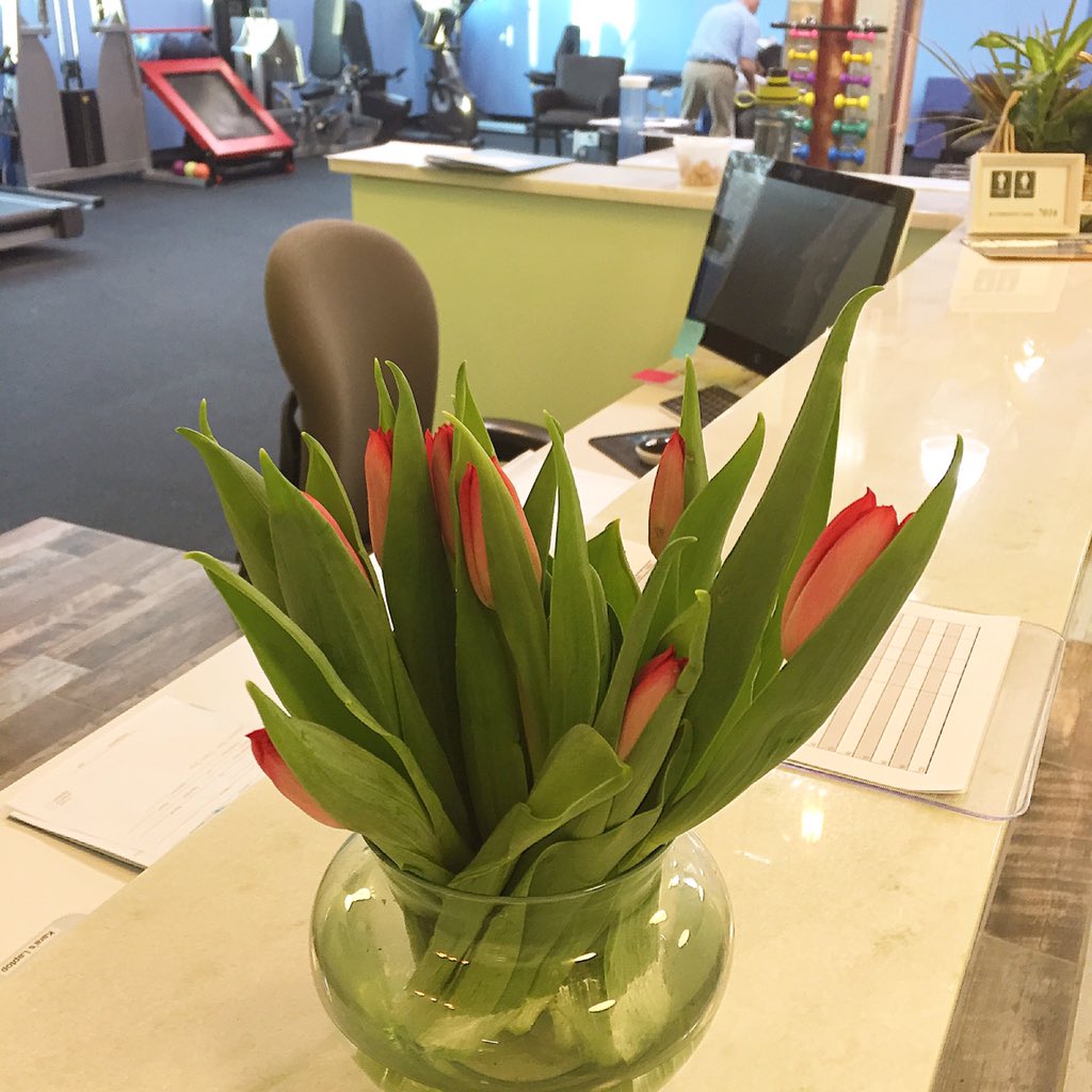 Happy Friday everyone! It was another amazing week thanks to our patients and staff ! Our family continues to grow❤️