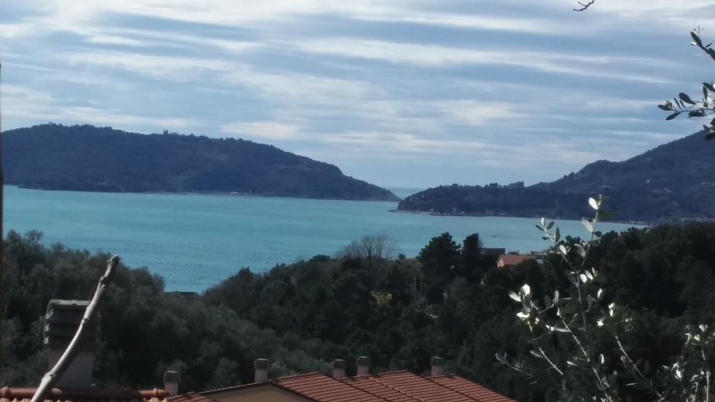FlcCgilLaSpezia's tweet photo. Oggi la @Cartauniversale è sbarcata all'#ENEA e #CNR di #Lerici #LaSpezia @FLCCGIL @SusannaCamusso @FlcCgilLaSpezia https://t.co/JMsm9MbVN1