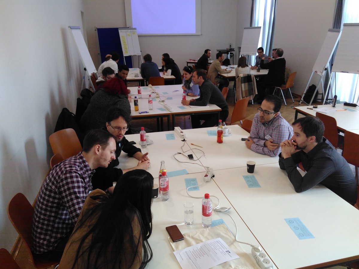 agileChanges's tweet photo. 4Teams starten in den #Videoprototyping Prozess. #etffm16 #DesignThinking #MobWorking #agile https://t.co/xvK4IuyWlJ