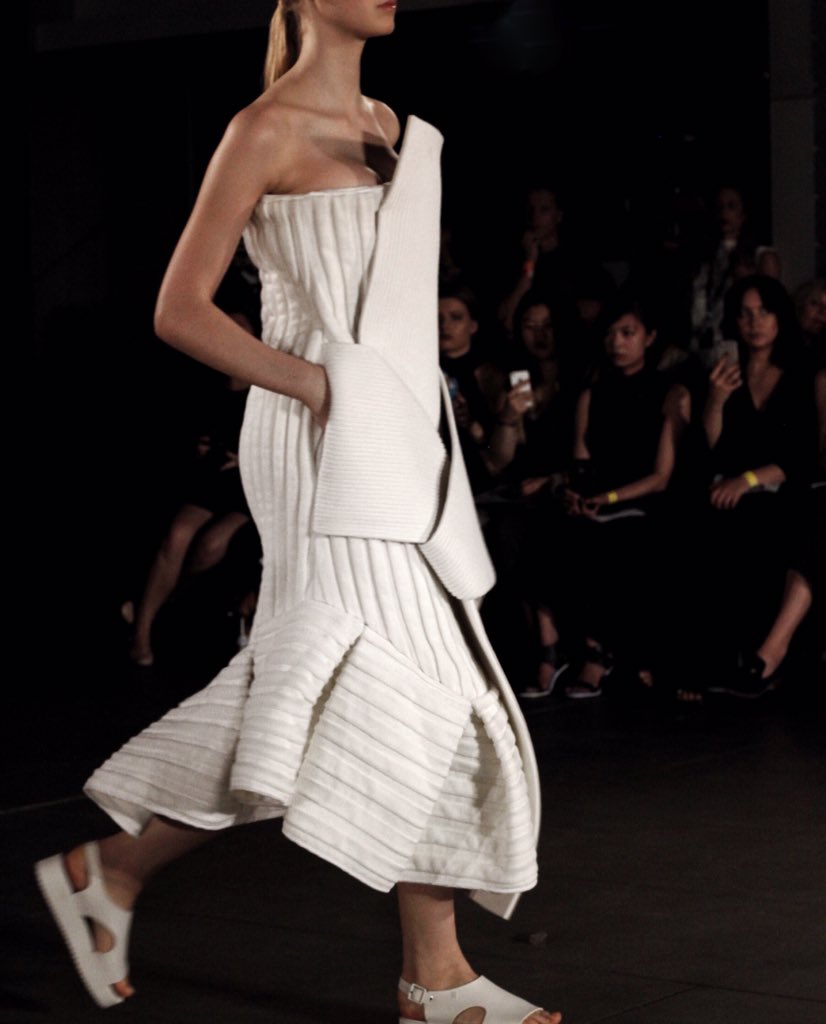 Bravo Alexander Lane 👏🏼 Fave from tonight's @VAMFF emerging designers showcase | 📷 <a href="/aestheticsblog/">The Aesthetics</a>