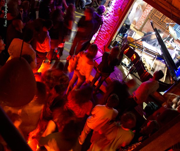 Como gerir uma casa de shows em São Paulo? Falamos com o <a href="/clubjazzb/">JazzB</a> e o <a href="/JazznosFundos/">JazznosFundos</a>: bit.ly/24DyrxH