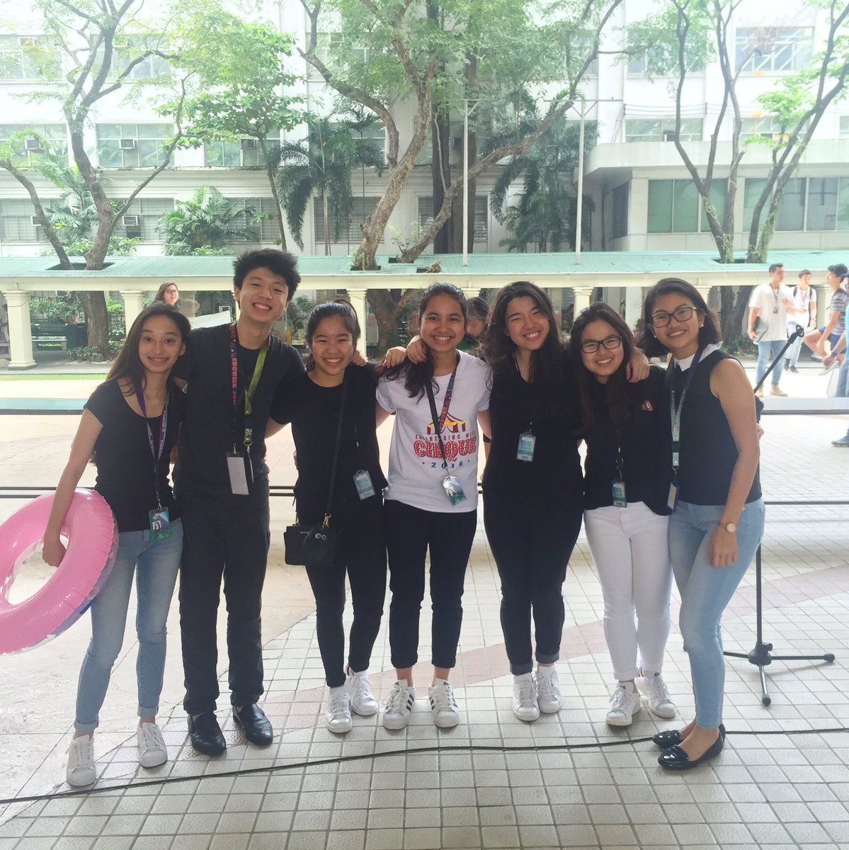 thisisnotkris's tweet image. thanks friENGs 😂😂❤️ love ya!!! 😘#PalengkeNiMaria #EngWeek @brixaldrichh @tzinana @reniceviktoria