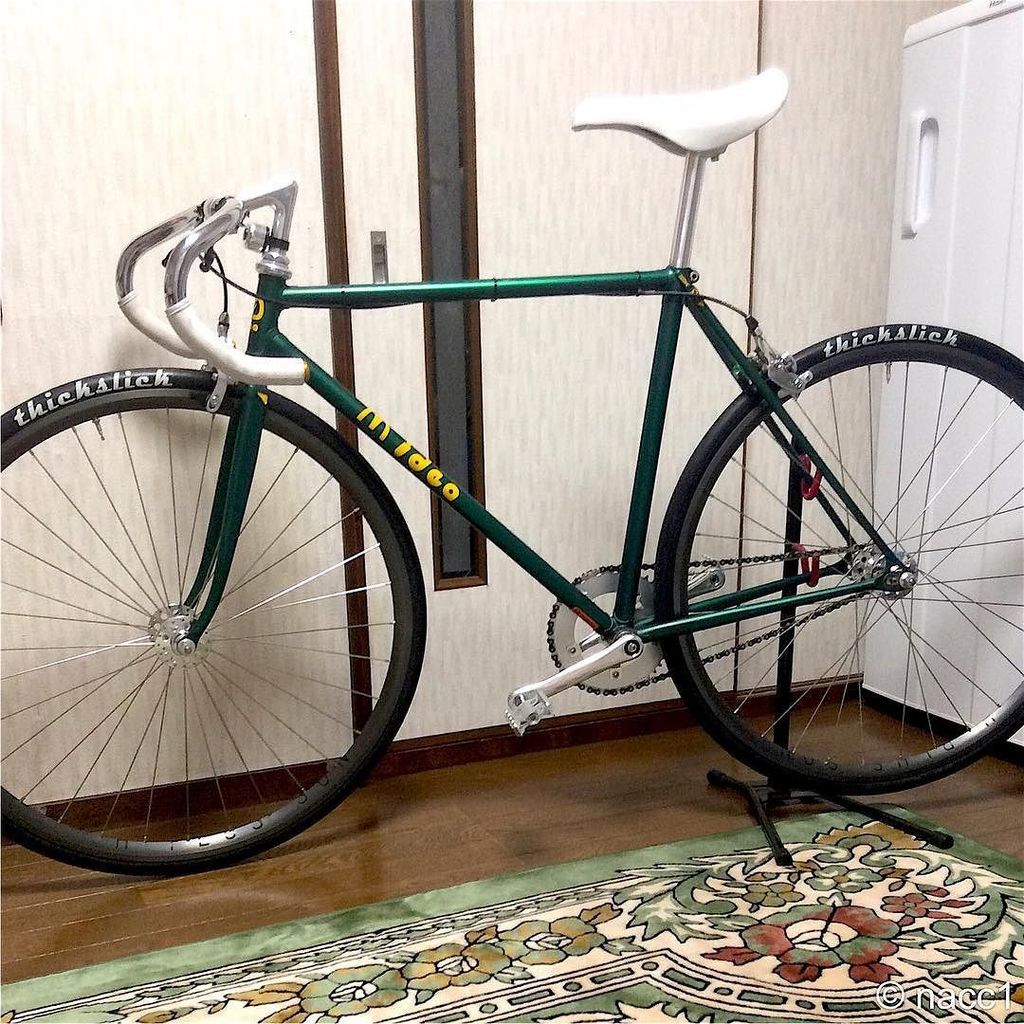 nacc_osk's tweet photo. とりあえず着けてたサドルが勃起不全になりやすいらしくやばいので手持ちの白コンコールタイプに変更 #njs #fixedgear #puretrack #ピスト #シングルスピード … https://t.co/EsIiZ8YWQd https://t.co/OUbemDOXC6