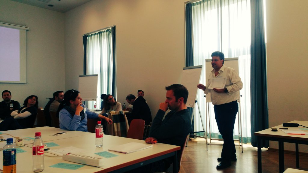 alexschwartzbln's tweet photo. Fun with #DesignThinking with #VideoPrototyping for #ProductOwner by @agileChanges at #etffm16 https://t.co/JdfWW1FYjc