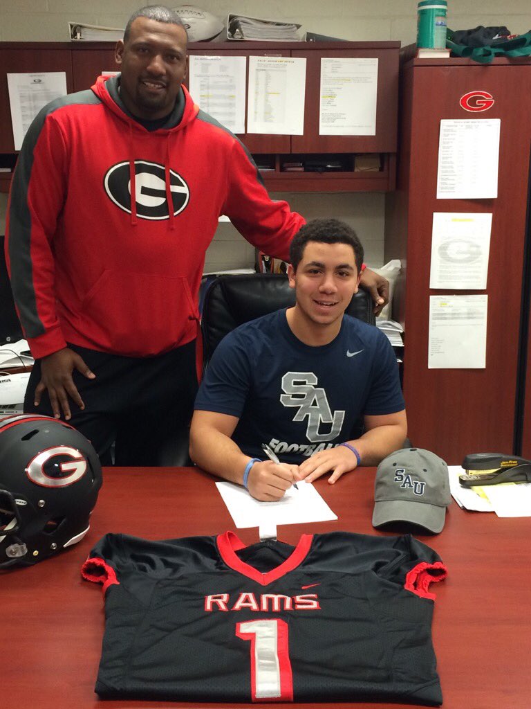 RamFBHC's tweet photo. Joe Moore with APA D'Wayne Bates. Congrats on signing with St. Ambrose University. UFB2015! https://t.co/aP6OOVfoMC
