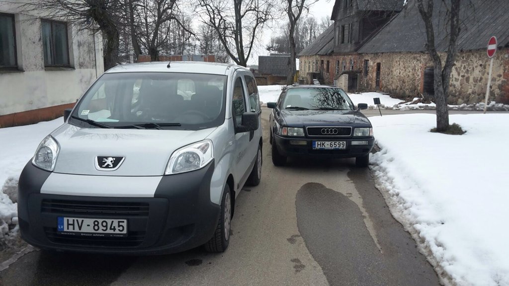 aivars_ru's tweet photo. @Lattelecom tas tā normāli, ka mašīna tiek atstāta tā, ka citi autobraucēji netiek garām? https://t.co/da3wR9OCFH