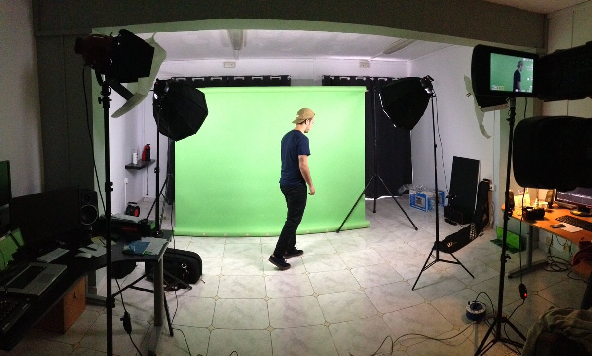 MediaWink's tweet photo. Hoy día de rodaje en el estudio y exteriores! 💪👍🎥 #jvc650 #sachtler #croma #light #mediawink https://t.co/2wijuU8Jks