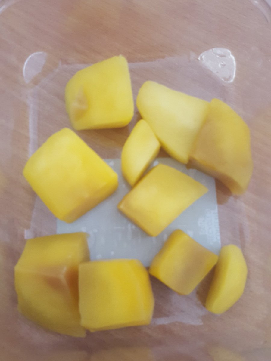 Rachel18982's tweet photo. @TheCooperative bought this mango yesterday and half of it is bad. All bruised and unedible #unhappy https://t.co/kPdMrwALQj