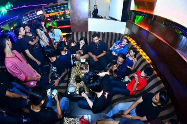 Mari ngeroom at @TipsyBarLongueKemang~