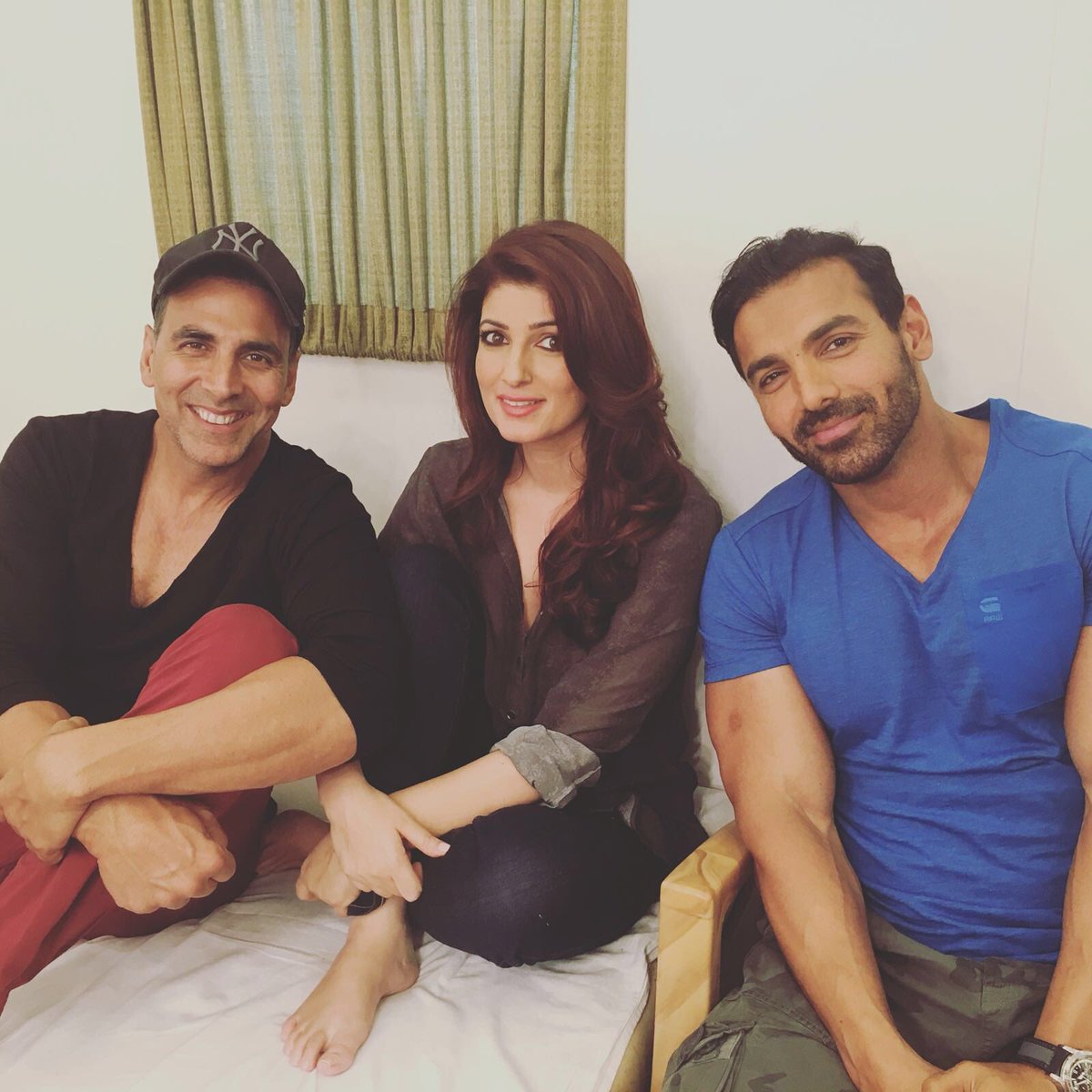 akshaykumar's tweet photo. Free day today, dropped by the wife's shoot with a lunchbox in hand, joined in by buddy John. Feeling domesticated 😁 https://t.co/PIk2EYolGS