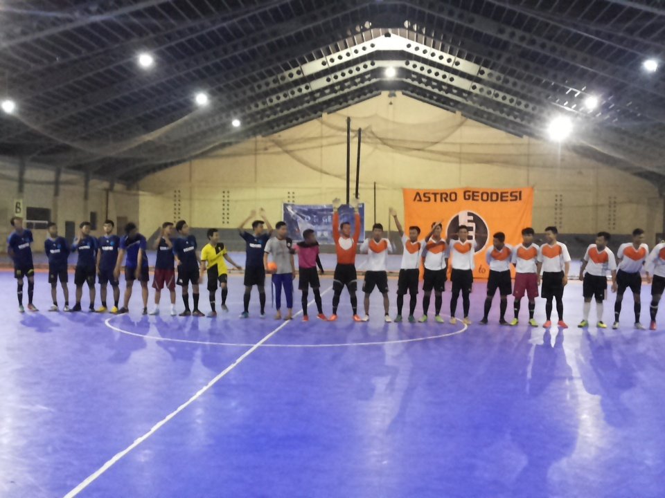 MikatGeodesi's tweet photo. Pertandingan Final Copa Geodesi antara 2013 melawan 2015!!!! https://t.co/WwjfKlbuJX