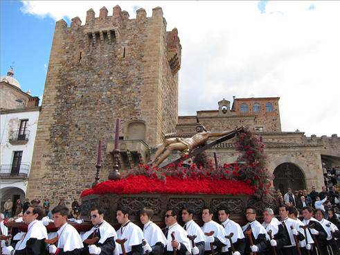 LeonciaCc's tweet photo. Cáceres, ya queda muy muy poco para nuestra Semana Santa, de Interés Turístico Internacional. #CasiNada #AlHombro https://t.co/ctIJWfBlx9