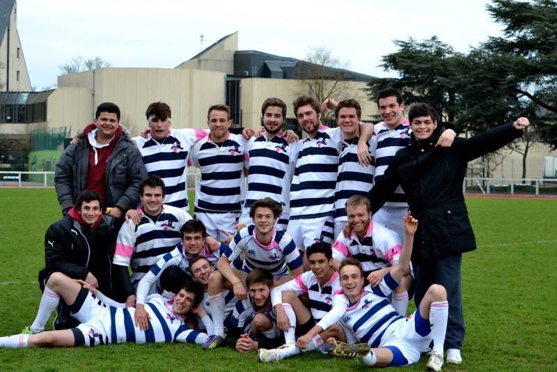 EMCUP_2016's tweet photo. 🏉🏉  L'équipe de EHL est prête à rentrer sur le terrain du Stade Hélitas ! On vous attend nombreux! J-1#emnormandie 🏉 https://t.co/XfibqzrLJH