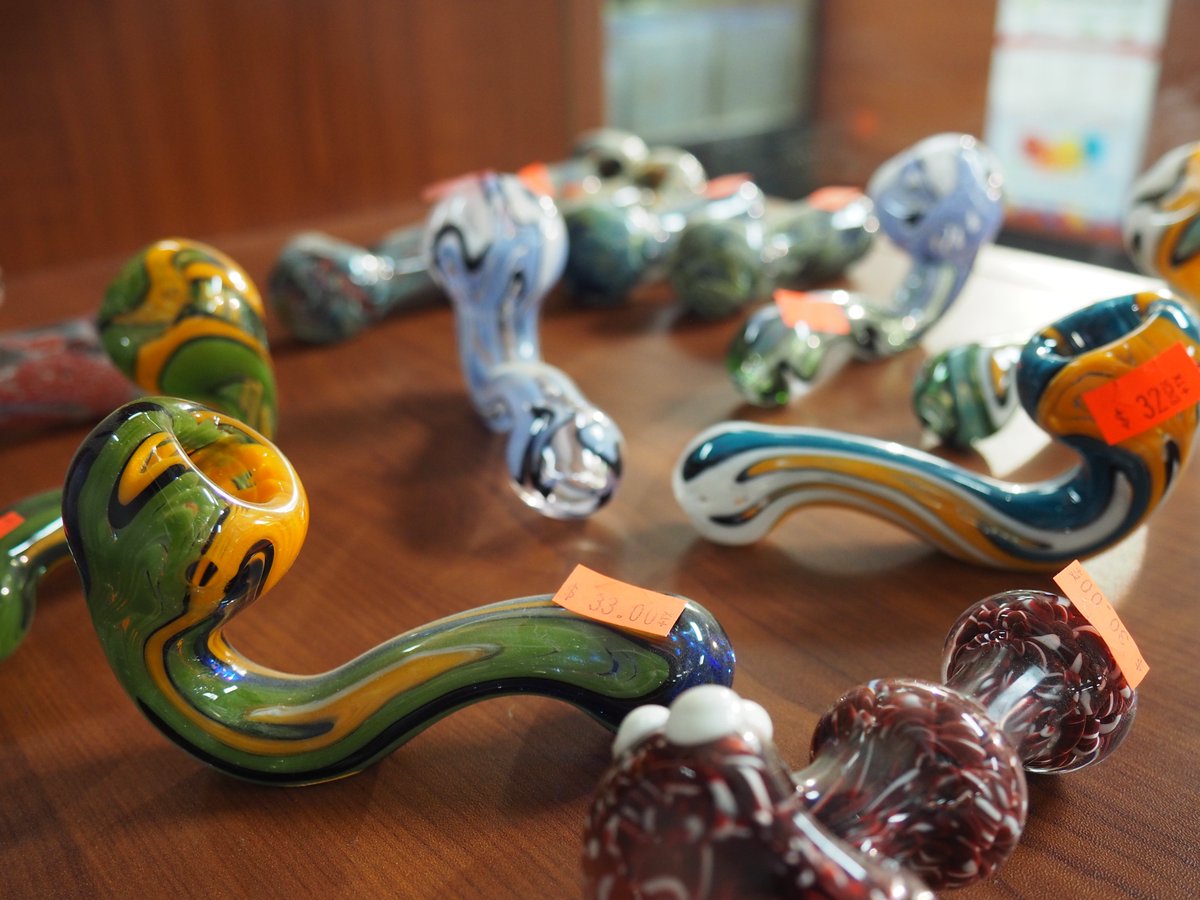 TheNaturesKiss's tweet photo. The changing of a season is always a good time to get some fresh #glass. #massglass #pipes https://t.co/DpZnLpGPSe