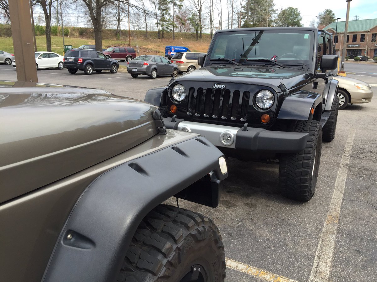 Lady found a friend so it got #cardedbythejeepmafia 😜👍🏻