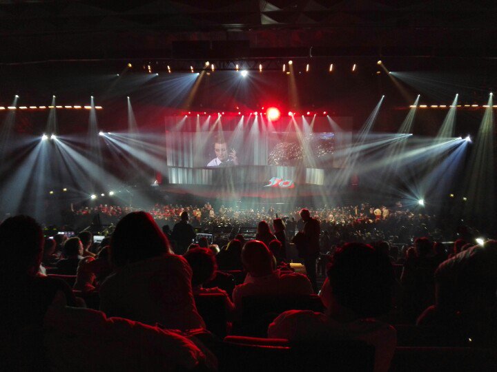 HappyZoneEvent's tweet photo. Orpi fête ses 50 ans !! #eventprofs # #corporateevents 
Plus de 3000pers réunies au Palais des Congrès https://t.co/brlNWaabiq