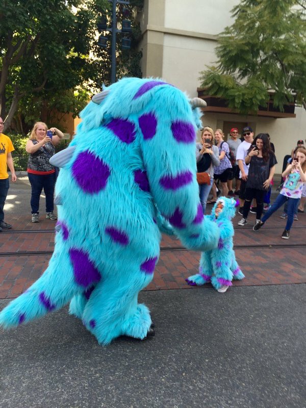 モンスターズインク サリーのコスプレをした子が 本物 に遭遇し えのげ