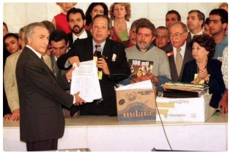 empiricus's tweet photo. Dirceu e Lula entregando a Temer, em 1999, pedido de impeachment contra FHC. Também era golpe? #GloboGolpista https://t.co/GbWqr8rnR0