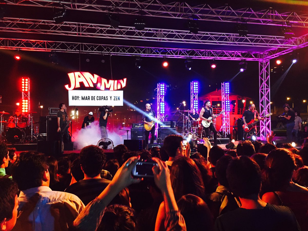 Carletus's tweet photo. @Jhovantomasevic así se vivió el jammin desde atrás!!...espectacular Zen!!! https://t.co/v40AR0N2ai
