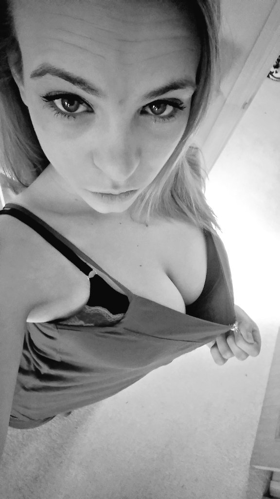 worshipmyfeet tweet media