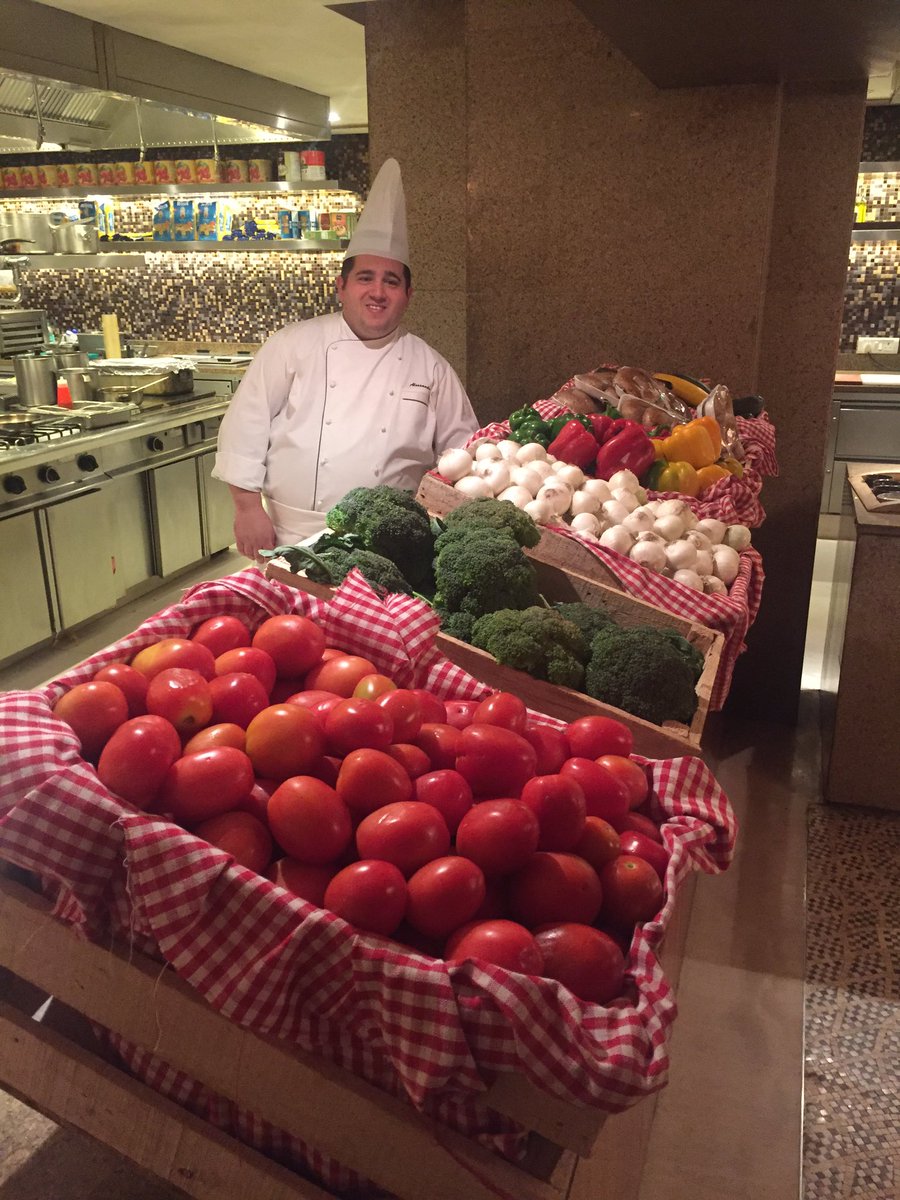 GandhiNikhila's tweet photo. #ItalianFair @focaccia with Chef Alessandro @HyattRegencyChe https://t.co/GNEZ7RHAA9
