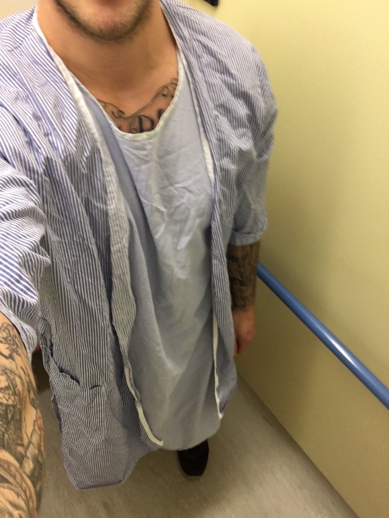 david_cookson's tweet image. Fresh get up! #knightie #gown #draft