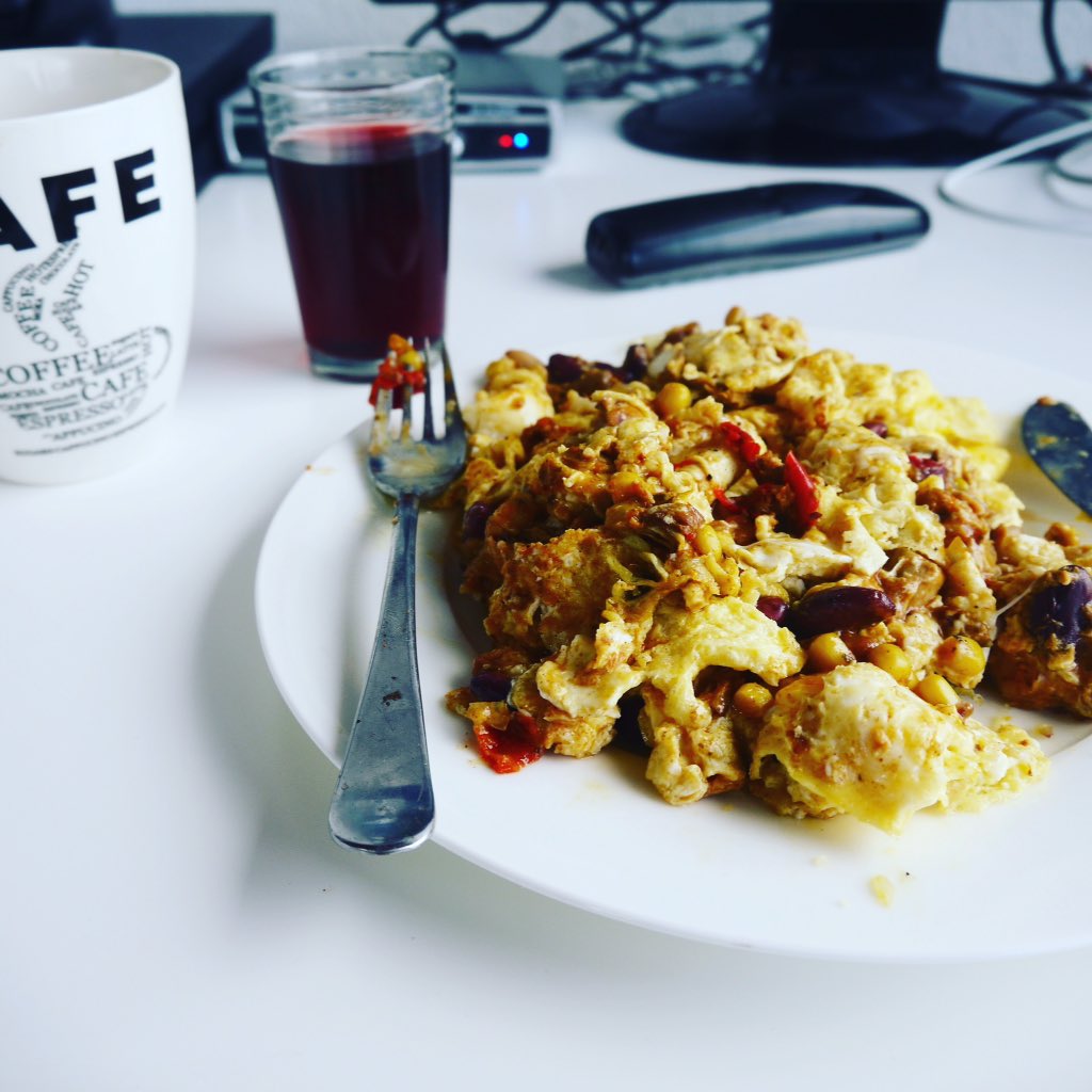 AlexHartung13's tweet photo. Lunch... GRATIS KONZERT: 19:00 auf https://t.co/8yrymRCUVc #historyBook #FürDieFans https://t.co/pIrs7En4ST