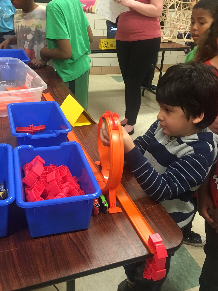 STEMinspired's tweet photo. #wilburinspired Innovators did a stellar job at the #csdsteam showcase last night!! #techcsd @SarahQJ @marinucci09 https://t.co/jJWE8DDe9v