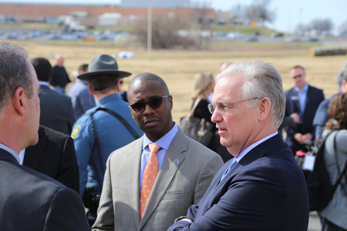 President Nooks and Governor Nixon prepare for the Missouri Innovation Campus groundbreaking. #BeMoreAtMCC