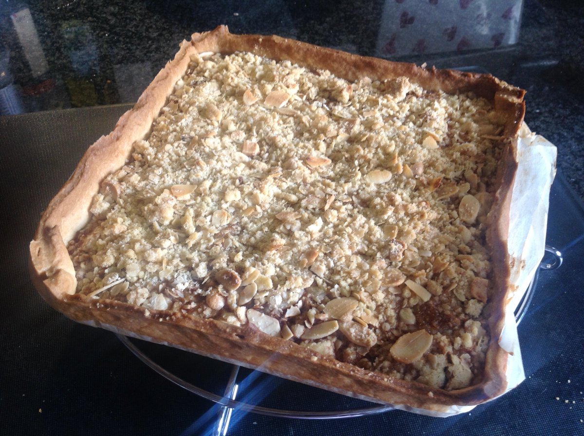 ClareEPLS's tweet photo. #Rhubarb #Rhubarb tis the #season - try this delicious #Strussel https://t.co/bMNeUAGObB #recipe #foodie #easy https://t.co/tGiiLD3pLO