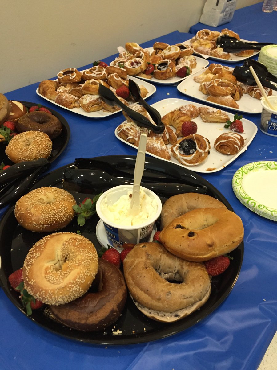 UBuffaloArt's tweet photo. Art and Media Studies day begins with #breakfast. Welcom students! @ubnow #ubuffalo @nysmata #ubartmedia https://t.co/7gNfHVwPAU