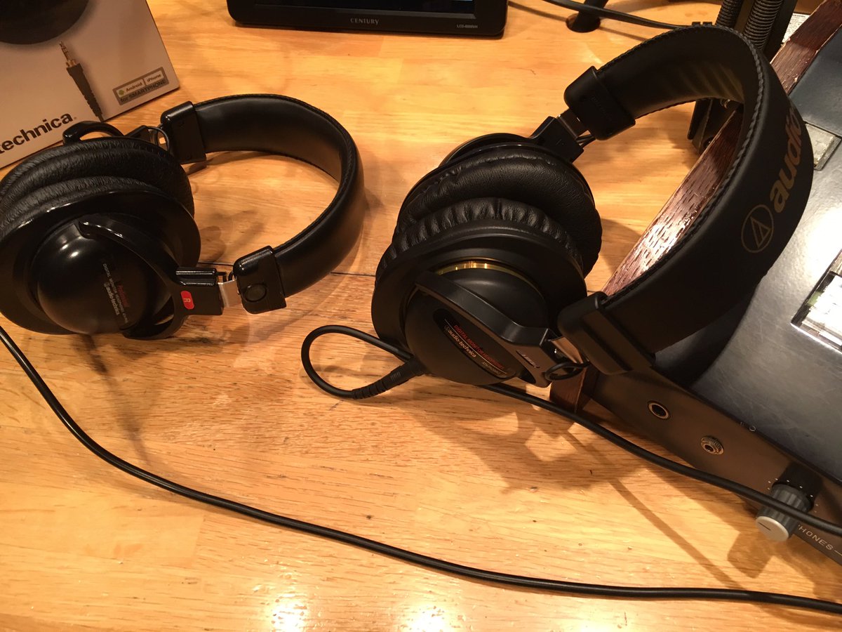 鈴木 裕介 Yusuke Suzuki ラジオブース用ヘッドホンaudio Technica Ath Pro Mk3 T Co mfv9gt6p T Co Fs7wzt5nqa
