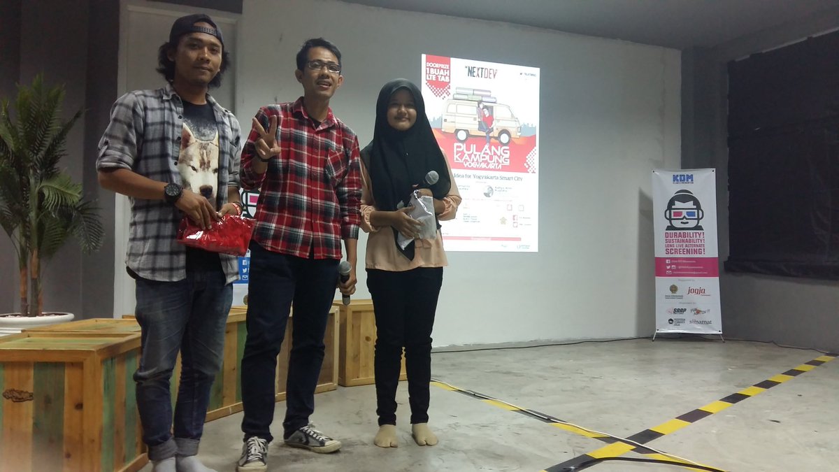 LoopStation_YK's tweet image. Ni loopers yang dapeti  kaos lucu dari kita #loopstationyk #loopcorner4 @klubdiymenonton