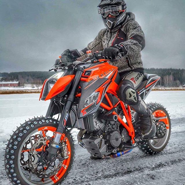 Nothing is going to stop a die-hard, awesome picture Masen #KTM #READYTORACE