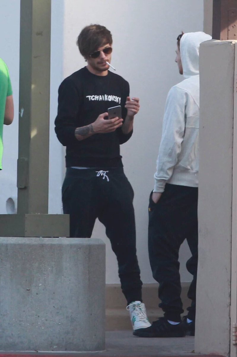 AshtonBFoster's tweet photo. vampire with cigarette 🚬 https://t.co/I48WzYjJ3P