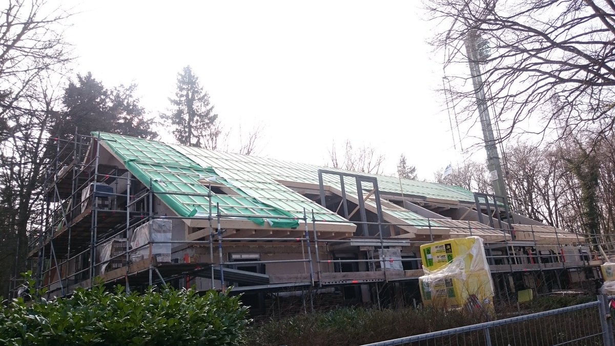 Coppens_BM's tweet photo. Montage prefab dak in #Beekbergen door Aannemersbedrijf Kaal. Ontwerp @Croonen_ krijgt vorm!  #Bouwmanagement #bouw https://t.co/IGQpTm2stW