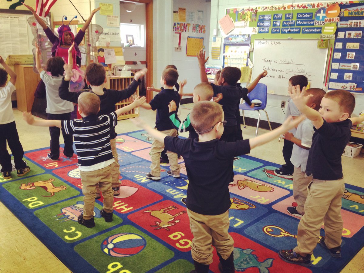 abc123kidslearn's tweet photo. #PreK #students #learning how to count to 100 while #HavingFun #Dancing #MovingTheBody with #HappyButterfly #genius https://t.co/bmV73mGcKn