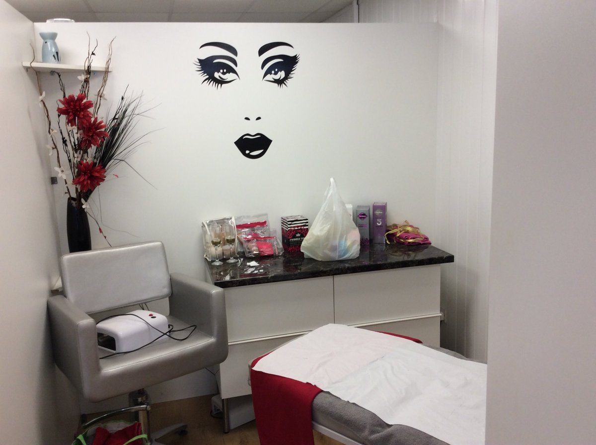 CuccioEurope's tweet photo. Salon Vist Alert: Here are some pictures of another #beautiful salon Elaina has visited!
#Cuccio #cuccioeffect https://t.co/S0VkLITWoE