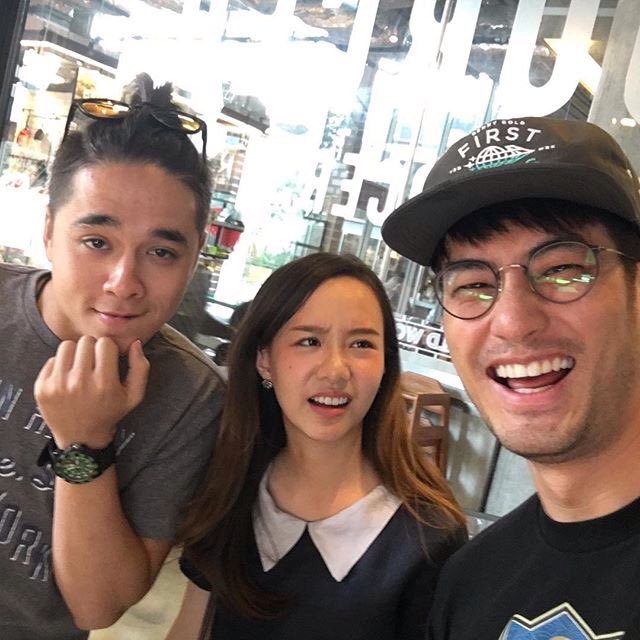 ToeyJarinufo's tweet photo. เหม่งๆ ไม่พอใจไร 😁😁😁 @alex_rendell [ig:boy_pakorn] https://t.co/hmPE0HFVIp