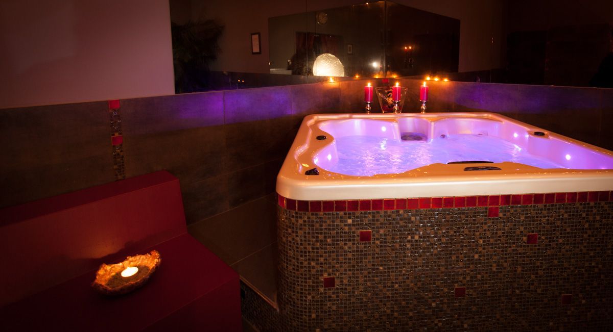 erotiekmassages's tweet photo. Laat u #verwennen door een van onze lieve #dames met een heerlijke #erotische #Massage met #happyending
#shaand https://t.co/2CibLkewCh