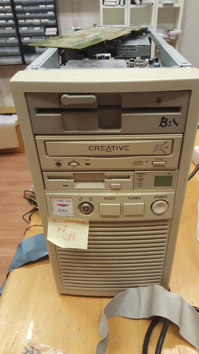 Supportia's tweet image. Husker du floppy disk? Om ikke, kanskje du trenger annen datahjelp. Kontakt oss idag og god helg! #pchjelp