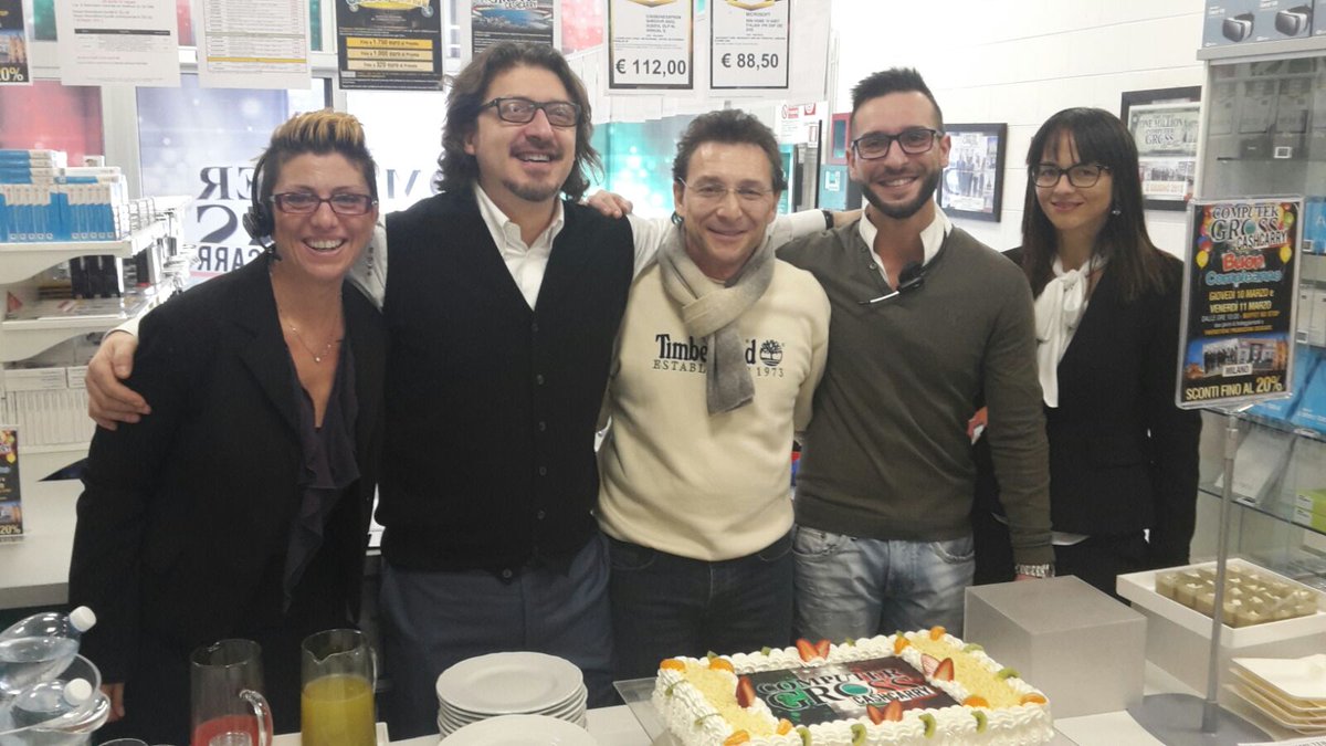 ComputerGross's tweet photo. Buon compleanno #CashAndCarry #Milano ! #1Anno #tantiauguri #ILoveComputerGross #HappyBirthday https://t.co/8D2J8W9R9i