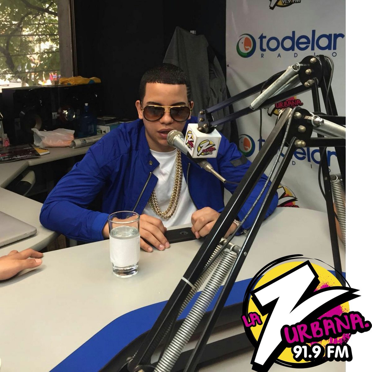 FcJAlvarez_Mede's tweet photo. RT @Ximenadj : @JAlvarezFlow en cabina de la más urbana en Colombia LA Z URBANA https://t.co/KnrWswmDua