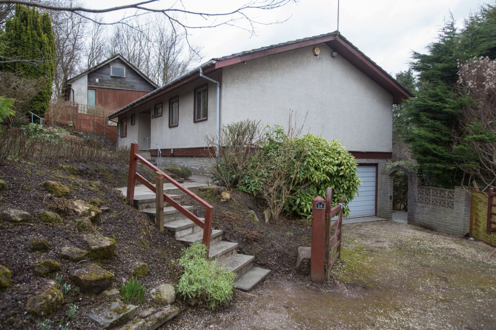 Propsavvy's tweet photo. Unassuming four-bed #property in #Glasgow hides a very groovy secret https://t.co/qYfqIYewVF https://t.co/eepcAwzOFO