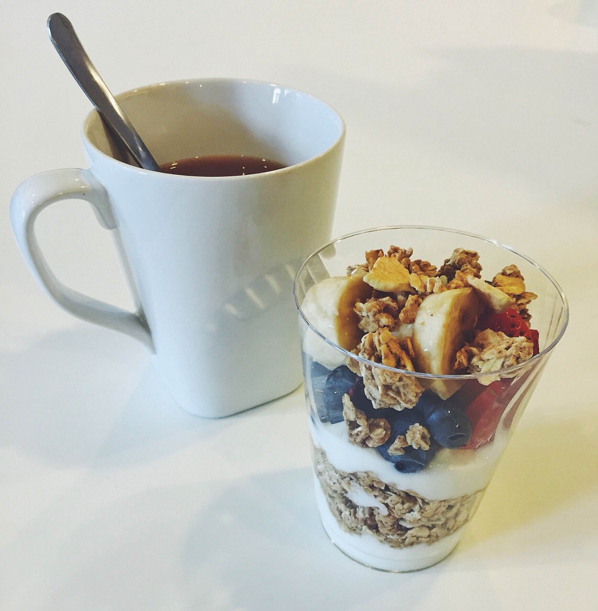 Equator_Design's tweet image. Breakfast is served! #equatordesign #teambreakfast #yogurtbar