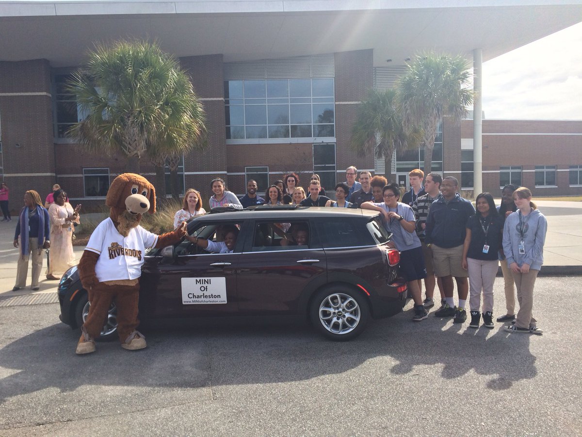 ChasRiverDogs's tweet photo. Stop #1 surprising the Teacher of the Teacher of the Year finalists with @ccsdoee  &amp; @minicharleston #whowillbeTOY https://t.co/EEZL8VeJby