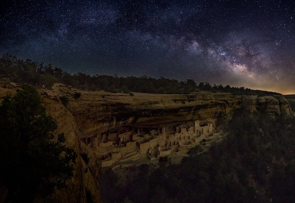 Piclogy's tweet photo. Milky Way over Cliff Dwellings, Colorado | #Photography by ©Thomas Piekunka https://t.co/cnhak4gope